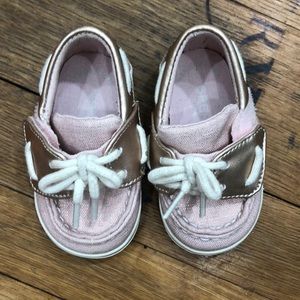 BRAND NEW, WITHOUT BOX, PINK SPERRY SLIP ONS!